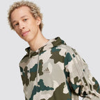 Felpa uomo con cappuccio camouflage